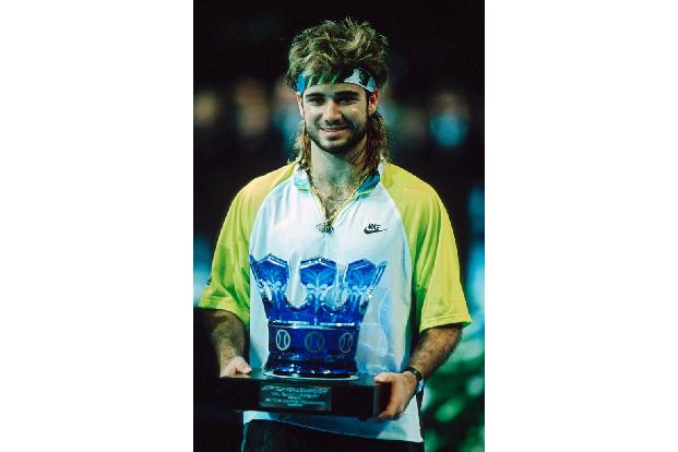 Eine der schillerndsten Figuren. Der US-Amerikaner dominierte lange Jahre den Sport. Auch dank seiner Haarpracht erlangte de...