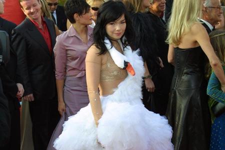 Bei den Oscars geht es neben den begehrten Goldjungen, auch um das perfekte Outfit für den roten Teppich. Doch so manche Dam...