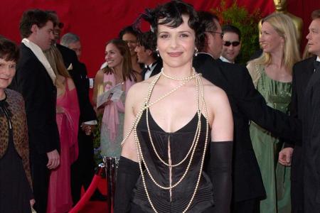 Juliette Binoche hätte in diesem Outfit eher in das Video 