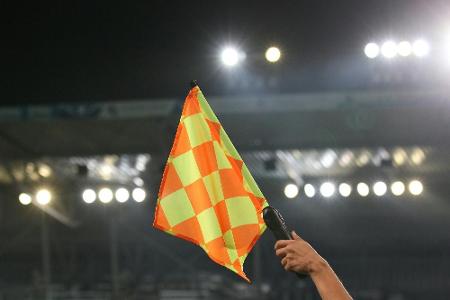 Frauen-WM-Quali: Englische Linienrichterin hat Klinik verlassen