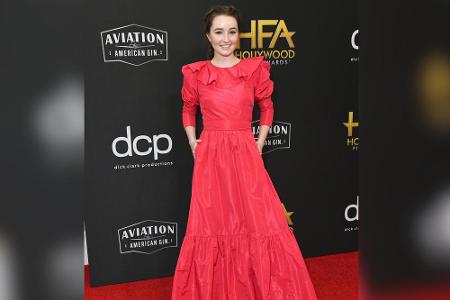 X wie X-Linie: Eine Silhouettenform, die dem Buchstaben X ähnelt. Zumeist wird diese durch Schulterpolster oder Volants sowi...