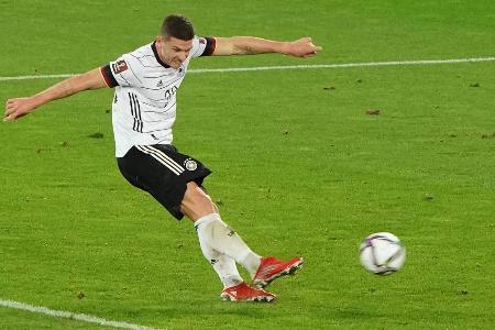 Kam nach einer runden Stunde für Süle, sortierte sich hinten links ein, dafür rückte Kehrer in die Mitte. Defensiv kaum mehr...