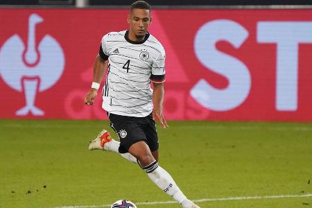 Hatte seine linke Abwehrseite im ersten Abschnitt deutlich besser im Griff als Hofmann. Verbuchte mit mutigem und hohem Vert...