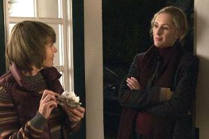 "Träume - Der Usedom-Krimi": Ellen (Rikke Lylloff) rutscht tiefer in die Krise und so ist es an Karin Lossow (Katrin Sass), ...