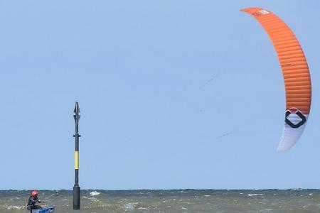 Kitesurferin Leonie Meyer Sport-Stipendiatin des Jahres