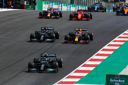 Der Portimao-Sieg geht an Hamilton. Verstappen sichert sich P2, hat aber das ganze Wochenende mit den Tracklimits zu kämpfen...