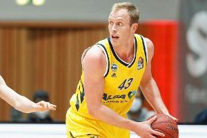 Nach Fehlstart: Meister Alba fertigt Frankfurt ab