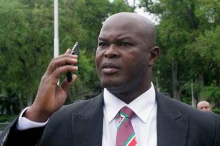 CONCACAF sperrt Surinams Vizepräsident Brunswijk für drei Jahre