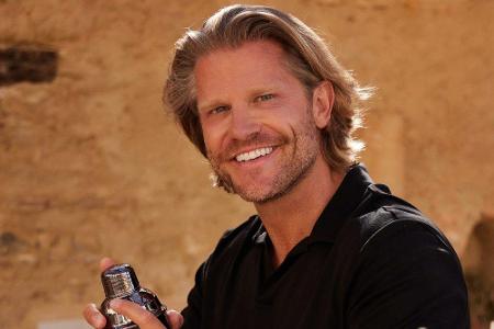 Ur-Bachelor Paul Janke (39) steht auch in der neuen Staffel nicht nur hinter der Bar, sondern den Singles vor allem mit Rat ...