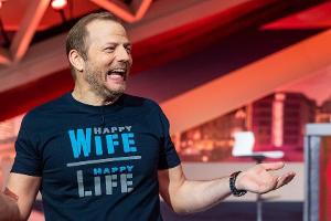 Mario Barth zeigt bei RTL neue Fälle von Steuerverschwendung auf.