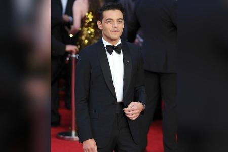 Bond-Bösewicht Rami Malek erschien wie viele seiner männlichen Kollegen in einem schwarzen Anzug mit Fliege. Seine Variante ...