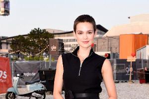 Emilia Schüle fühlt sich "geehrt", Marie-Antoinette zu spielen.