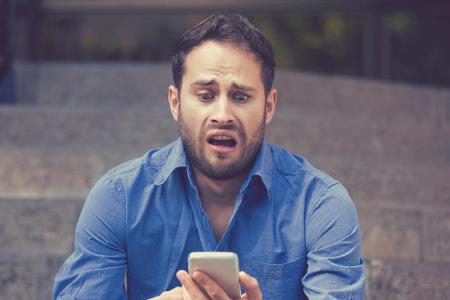 Wer es mit einem Spammer zu tun bekommt, kann diesen in den Kontaktinformationen gleich komplett blockieren. Außerdem lässt ...