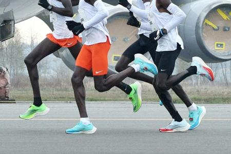 Ugander Musau gewinnt Hamburg-Marathon