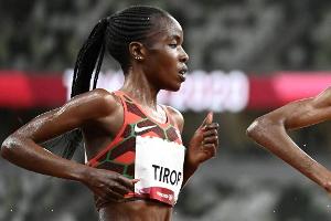 Jebet Tirop und Teferi laufen Straßenweltrekorde in Herzogenaurach