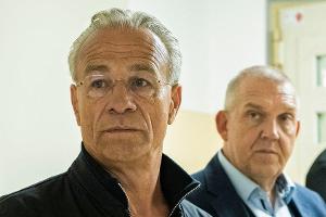 Max Ballauf (Klaus J. Behrendt, l.) und Freddy Schenk (Dietmar Bär) müssen im neuen "Tatort: Der Reiz des Bösen" ins Gefängnis.