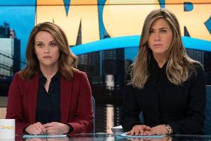 Bradley (Reese Witherspoon) und Alex (Jennifer Aniston) in "The Morning Show".