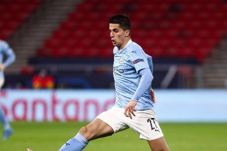 Fand zu Beginn nicht die richtige Balance und stand bei den Angriffen der Pariser vielfach zu hoch. Wurde mit der Zeit in de...