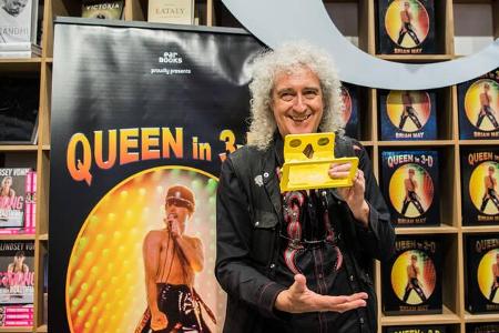 ...Krankenhaus. Dort wurde der Queen-Gitarrist vor die Wahl gestellt: Entweder er ließe sich am offenen Herzen operieren ode...