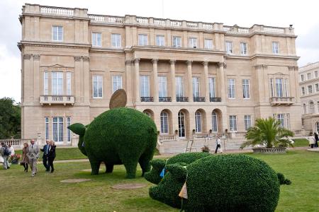 Während die Außenaufnahmen im Hampton Court Palace stattfanden, verwendeten die Macher für die Innenszenen das Lancaster Hou...