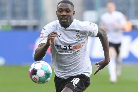 Neben Pléa ist auch Thuram mit seinen Leistungen im Gladbach-Trikot auf dem Radar anderer Klubs gelandet. Pikant: Der Franzo...