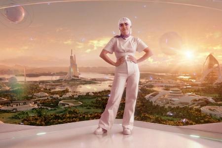 Maisie Williams verwandelt sich für eine neue Werbekampagne in ihren 