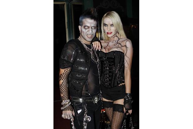 ...Jahre später waren die aber vergessen - genau wie der Pixie-Cut. Die Extensions waren wieder dran plus ein paar Extraschi...