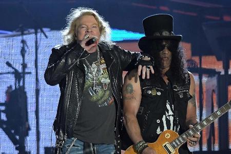 Guns N' Roses während eines Auftritts im Jahr 2017