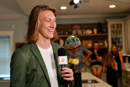 NFL-Draft: Jacksonville wählt Quarterback Lawrence an Position eins
