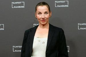 "Tatort"-Star Meret Becker ist eine der Schauspieler*innen, die ihren Beitrag entfernen ließen.