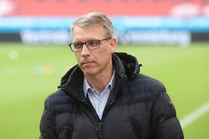 Nach Fan-Angriffen: Knäbel stellt Schalke-Profis Auflaufen frei