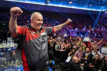 Bei Senioren-WM: Darts-Legende Taylor feiert nach vier Jahren Comeback