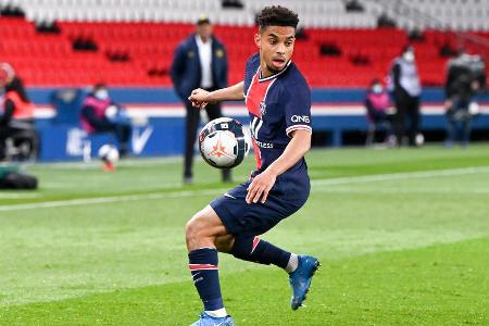 Musste gegen Coman in viele temporeiche Duelle. Bekam den schnellen Außenstürmer nie abschließend in den Griff und wurde tei...