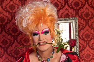 Olivia Jones hat ihre Autobiografie "Ungeschminkt" veröffentlicht.