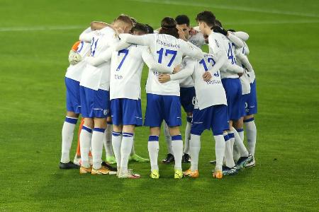 Der FC Schalke 04 ist nach einer Katastrophen-Saison 2020/2021 aus der Fußball-Bundesliga abgestiegen. Jetzt steht dem Tradi...