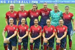 "HUMAN RIGHTS": Auch Norwegens Frauen-Team beteiligt sich am Protest