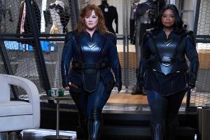 Melissa McCarthy (l.) und Octavia Spencer mimen in "Thunder Force" ein ungleiches Superheldinnen-Duo.