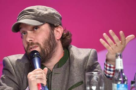 ...Christian Ulmen erklärte auf Instagram, er werde sich heute 