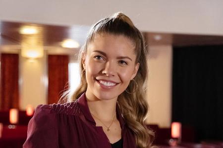 Victoria Swarovski als Tanzlehrerin Mia in 