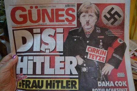 T�rkische Zeitung zeigt Merkel als weiblichen Hitler Turkey...
