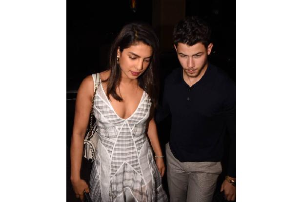 Priyanka Chopra und Nick Jonas haben kürzlich ihre Verlobung bekannt gegeben. Einige Fans zeigten sich ob des Altersuntersch...
