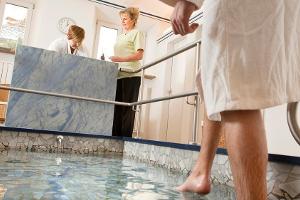 47 Heilbäder und Kurorte gibt es in Bayern. In Bad Wörishofen entwickelte Sebastian Kneipp seine fünf Säulen der Kneippthera...