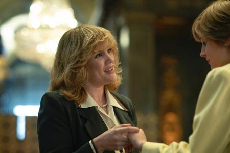 Camilla Parker Bowles (Emerald Fennell) darf natürlich nicht fehlen...