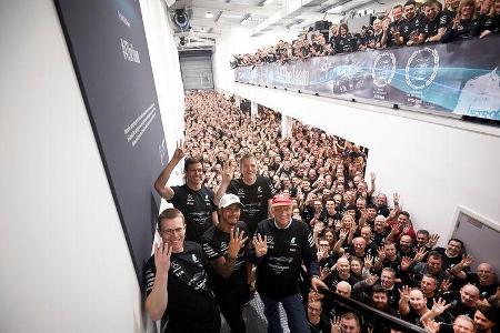 Mercedes Fabrik Brackley - Meisterfeier