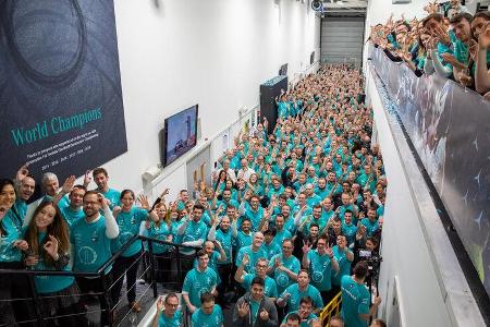 Mercedes Fabrik Brackley - Meisterfeier