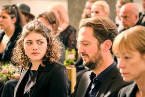 "Tatort: Was wir erben": Toni (Johanna Polley, l.), ihr Onkel Richard (Jan Messutat) und ihre Tante Gesine (Jenny Schily) be...