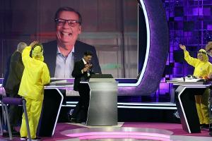 "Denn sie wissen nicht, was passiert" mit Tim Mälzer am Moderatorenpult und dem zugeschalteten Günther Jauch