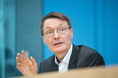 Lauterbach hält EM für 