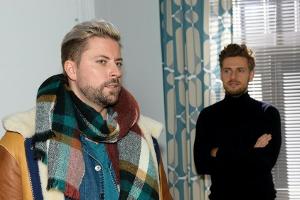 "GZSZ": John (l.) geht einen großen Schritt auf Philip zu