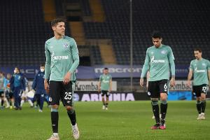 Schalker Spieler nach Abstieg von Fans attackiert